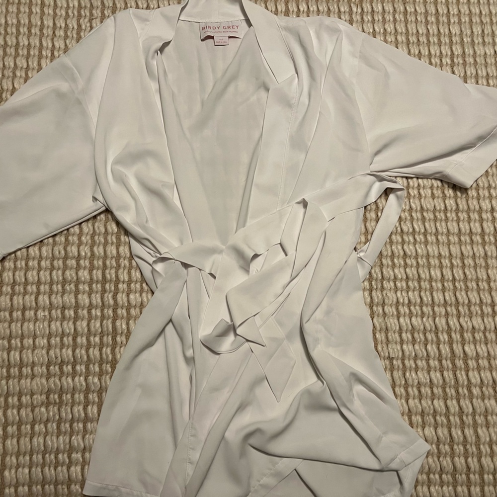 White Birdy Grey Robe